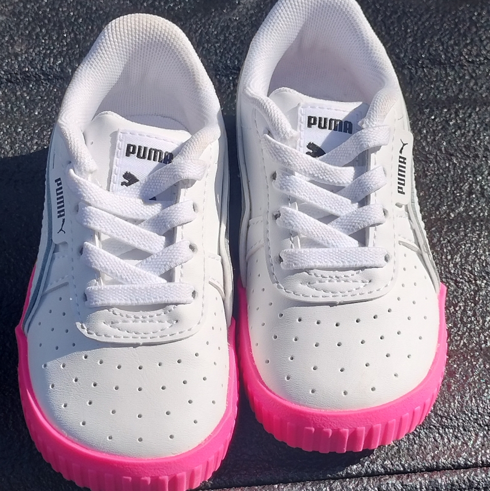 Puma (like new) size 6 Girl's Shoes